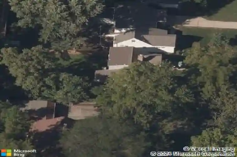 8228 summit st, kansas city,  MO 64114