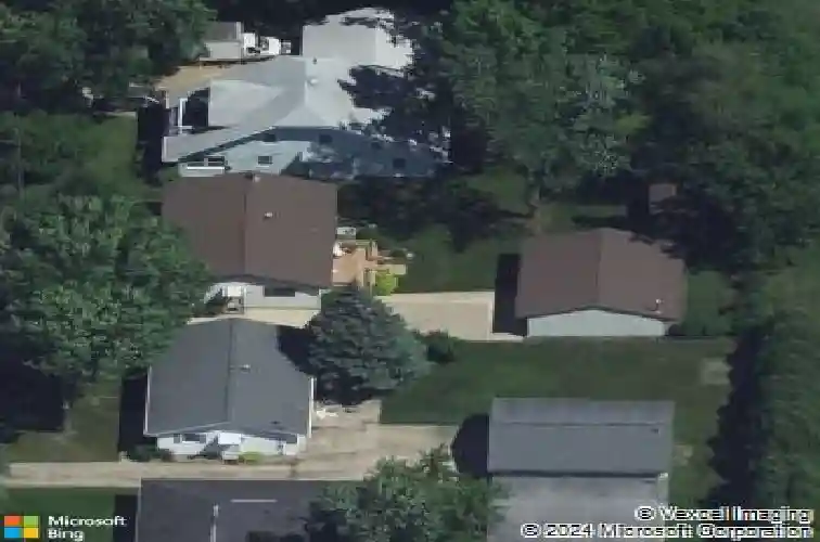 203 c ave, hiawatha,  IA 52233