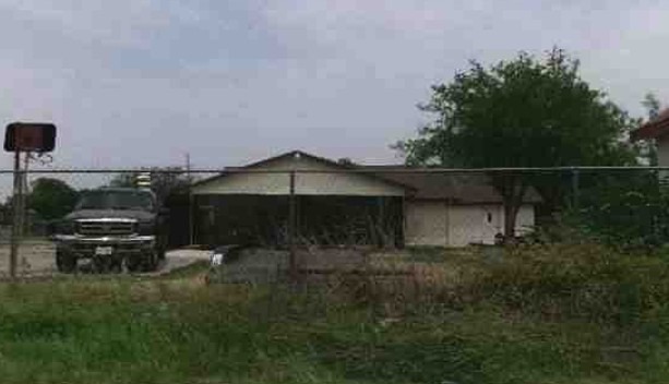 3294 fresno loop, eagle pass,  TX 78852