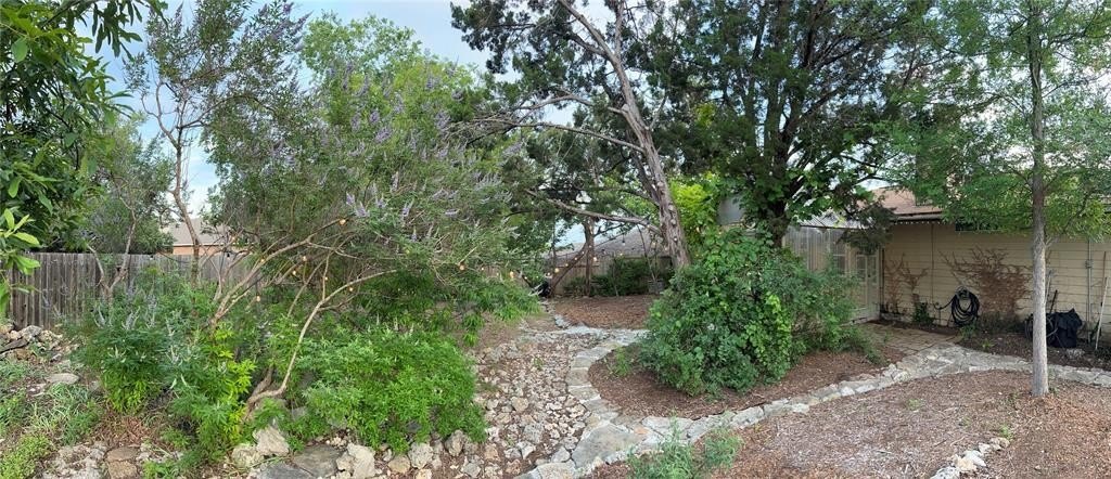 3907 clay ln, lago vista,  TX 78645