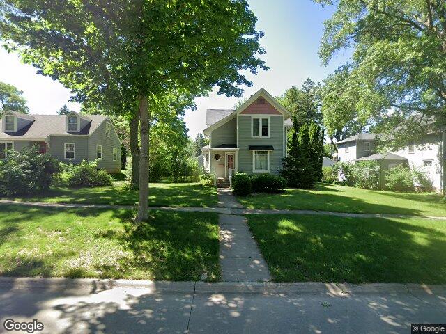 313 5th ave nw, mount vernon,  IA 52314