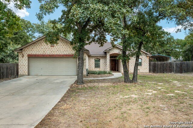 147 shadow woods, la vernia,  TX 78121