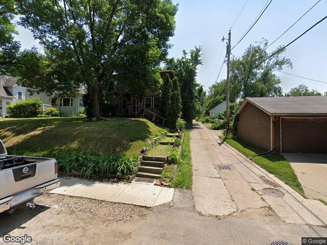 1917 8th ave se, cedar rapids,  IA 52403