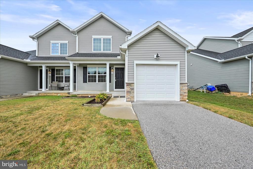 323 maple dr, hanover,  PA 17331