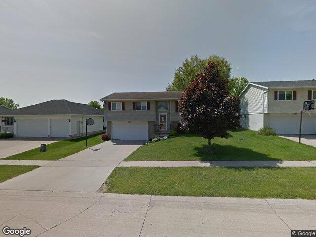 2445 hillview dr, marion,  IA 52302