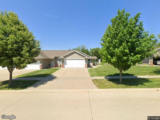 3304 banar dr sw #b
                                ,Unit Unit B, cedar rapids,  IA 52404