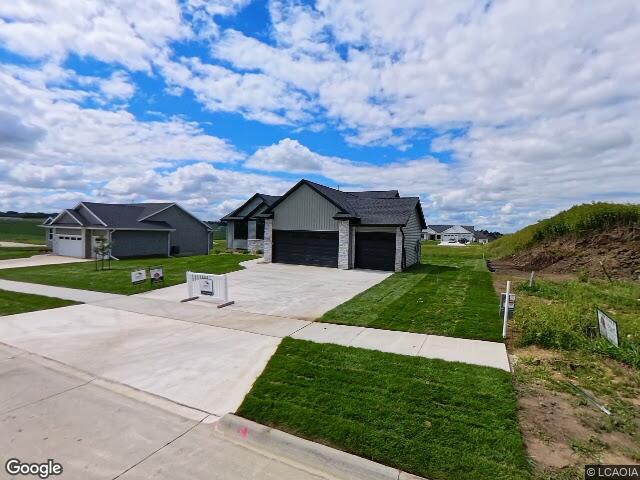 3339 center court, robins,  IA 52328