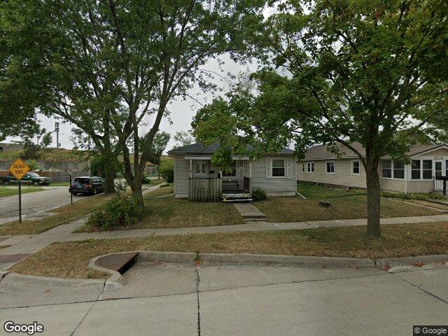 835 12th st ne, cedar rapids,  IA 52402