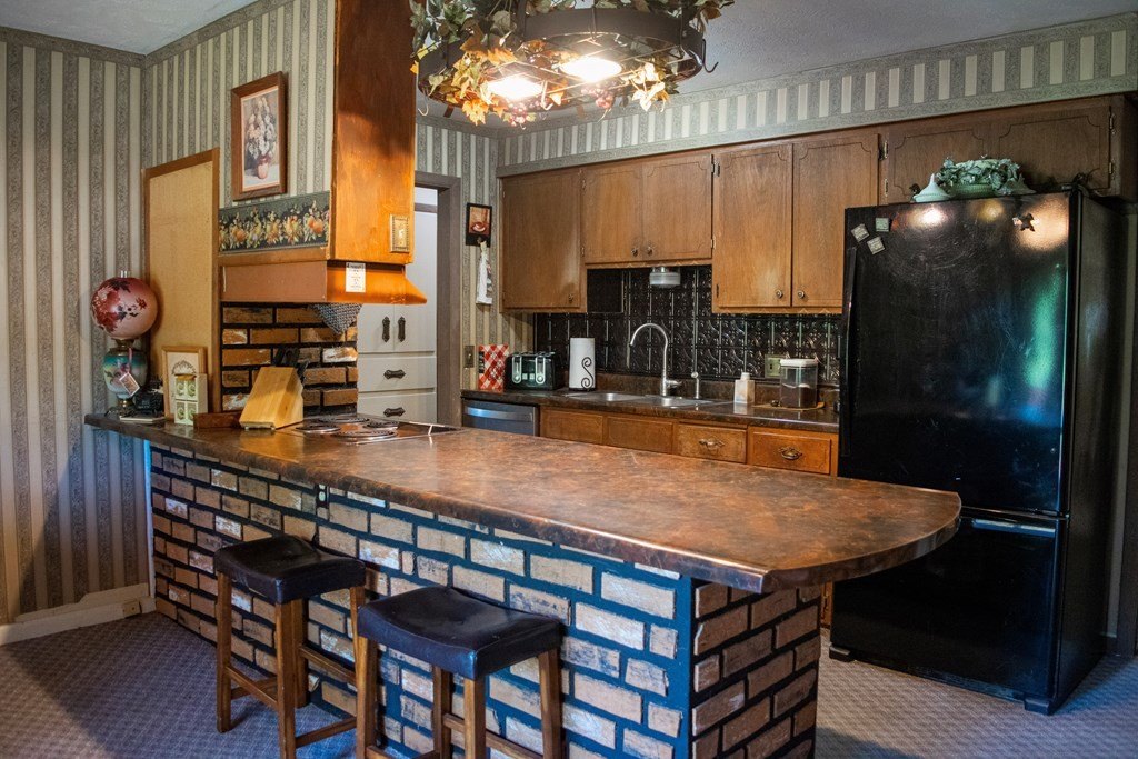 2413 melrose ln, salina,  KS 67401