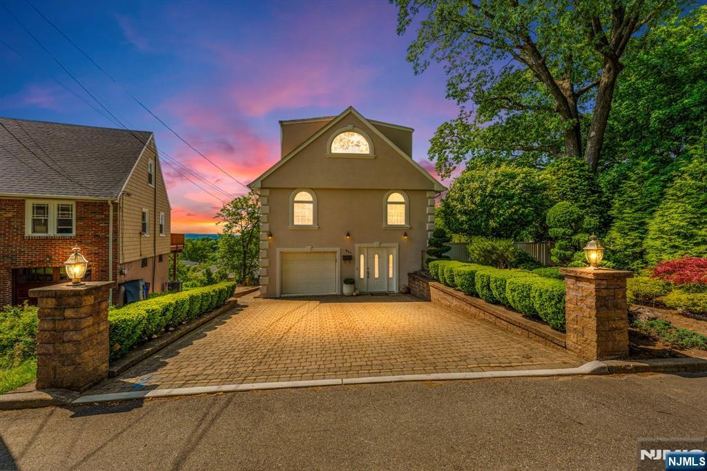 801 oakwood ln, ridgefield,  NJ 07657