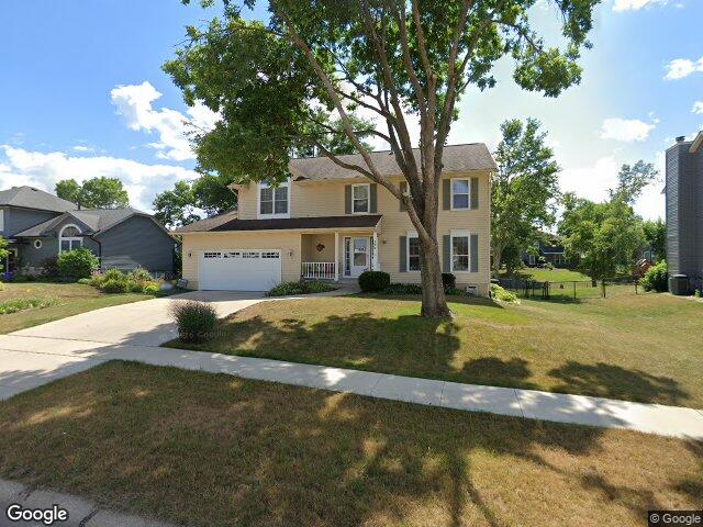 320 stoney creek rd nw, cedar rapids,  IA 52405
