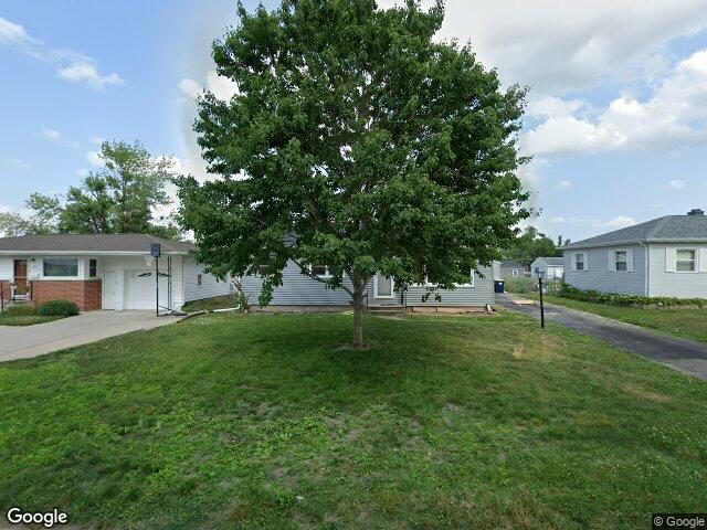 207 7th ave, hiawatha,  IA 52233